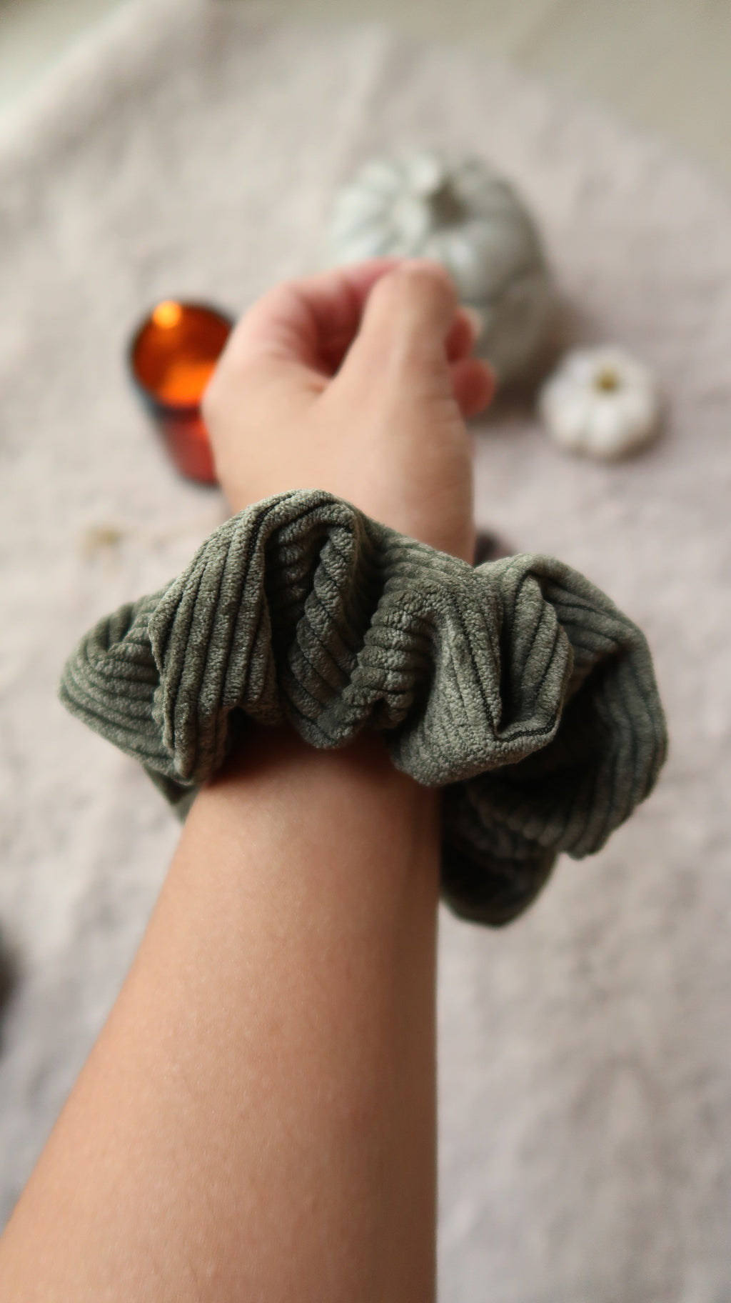 Scrunchie Leave - Velours côtelé Kaki, taille médium Ma boutique