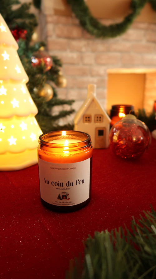 Bougie parfumée Au coin du feu 150g en pot de verre avec mèche allumée